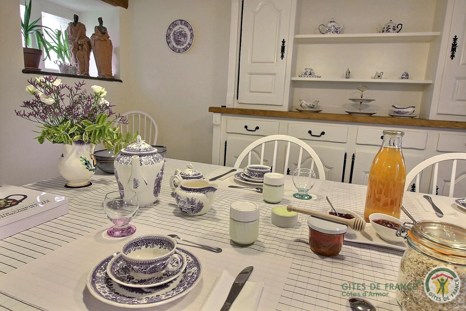 Bed and Breakfast Le Parfum Des Fleurs Plussulien Exterior foto